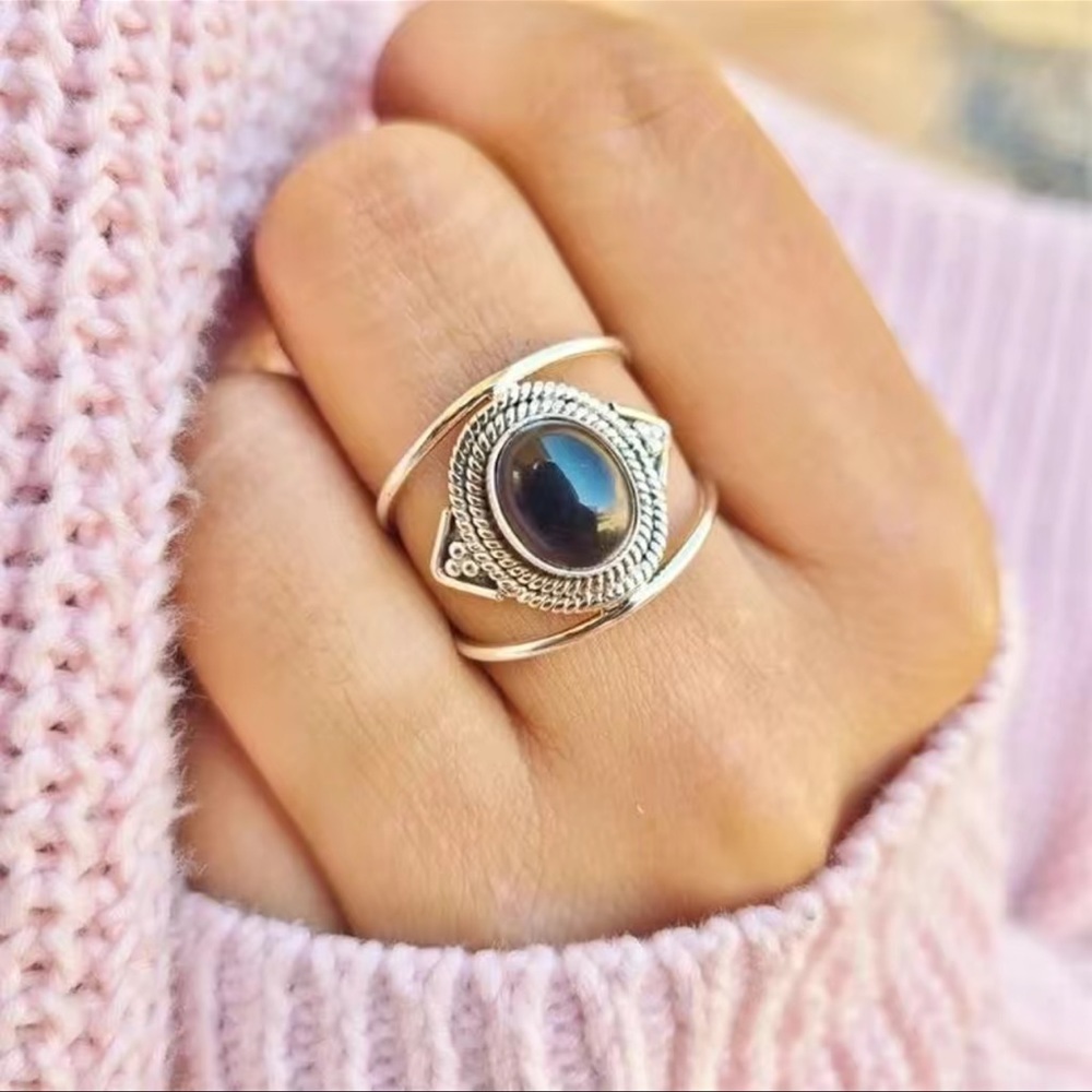 Women’s Sliver Black Stone Ring